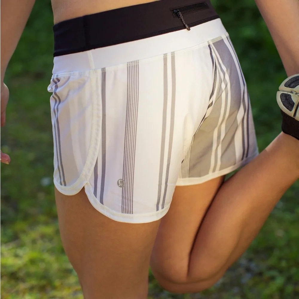 Lululemon Groovy Run Short - Stripe Nimbus Vertical / Black - est Size 4